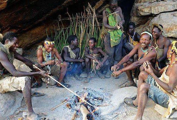 世界之上美妙的原始部落以狩猎为生，并与动物交流。